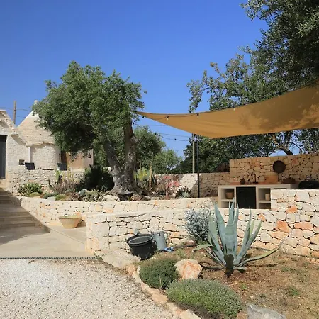 Trulli Terra Di Mezzo * تْشيستيرنِنو