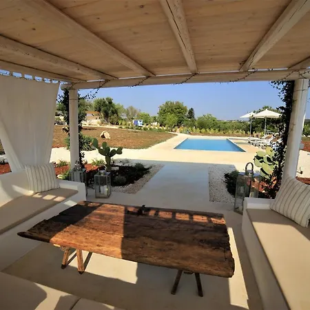 Trulli Terra Di Mezzo * تْشيستيرنِنو