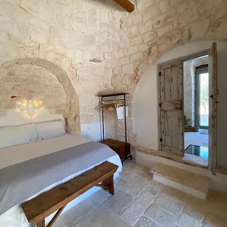 Trulli Terra Di Mezzo * تْشيستيرنِنو